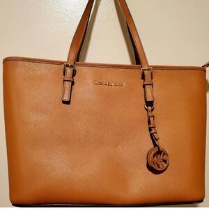 Michael Kors Jet Set Large Tote
